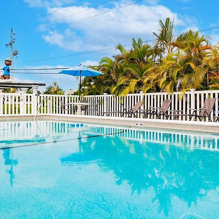 2 Bed Cottage With Pool, Close To Beach! Bbq Grills & Patio ฟอร์ตไมเยอร์ ภายนอก รูปภาพ