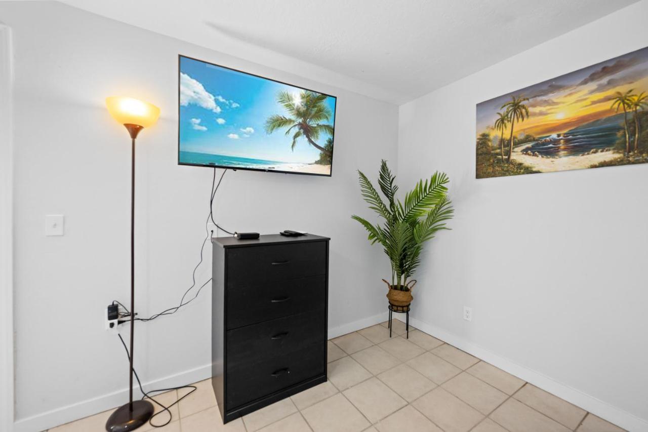 2 Bed Cottage With Pool, Close To Beach! Bbq Grills & Patio ฟอร์ตไมเยอร์ ภายนอก รูปภาพ