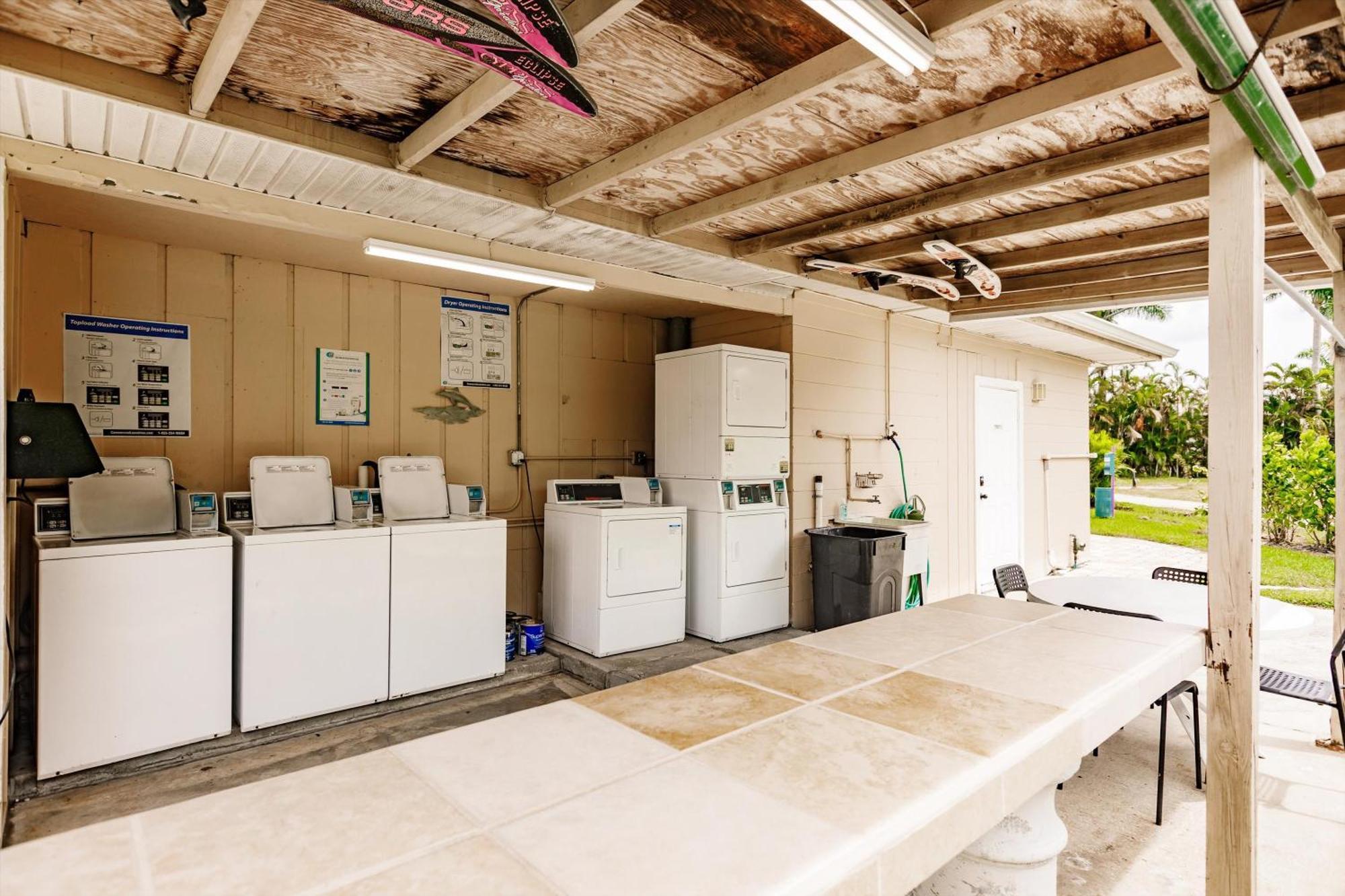 2 Bed Cottage With Pool, Close To Beach! Bbq Grills & Patio ฟอร์ตไมเยอร์ ภายนอก รูปภาพ