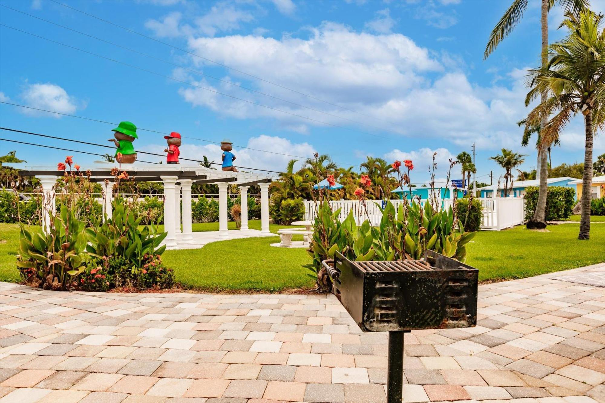 2 Bed Cottage With Pool, Close To Beach! Bbq Grills & Patio ฟอร์ตไมเยอร์ ภายนอก รูปภาพ